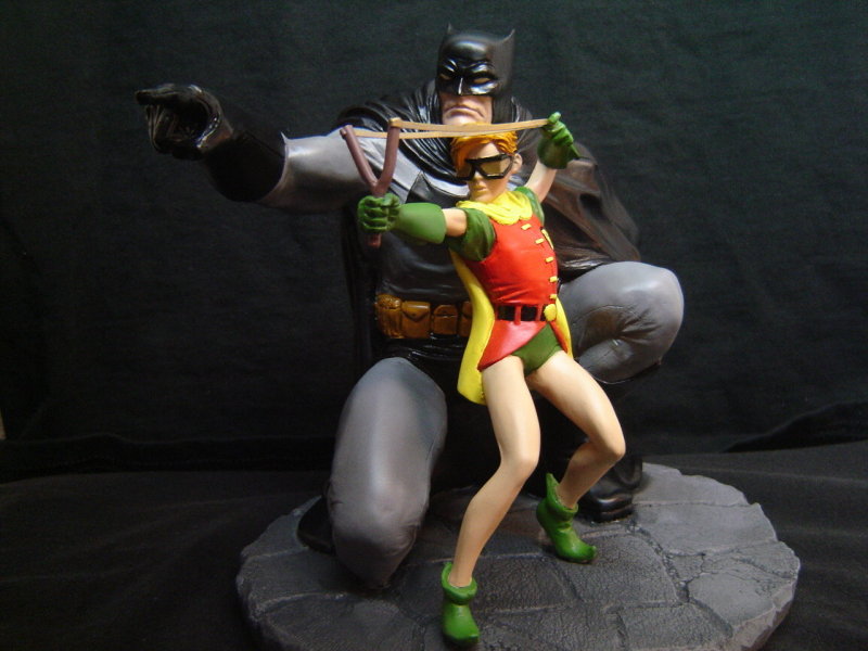 DC Comics Dark Knight Strikes Again Batman & Robin Statue